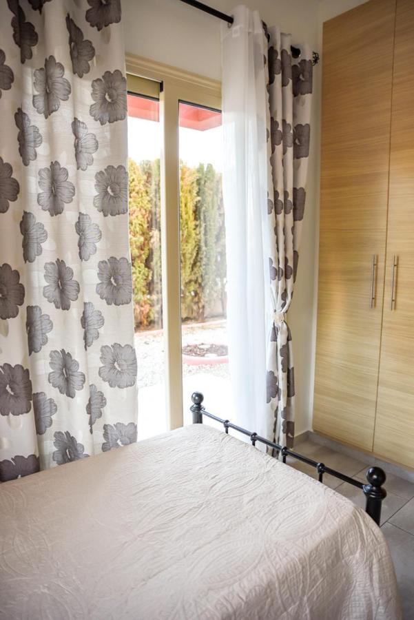 Beautiful Apartment Near The Sea And A Large Private Garden Paphos Exterior foto