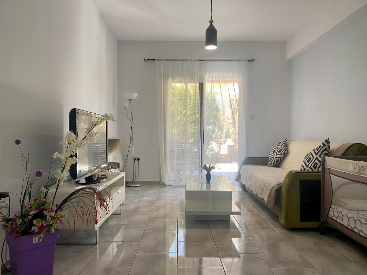 Beautiful Apartment Near The Sea And A Large Private Garden Paphos Exterior foto